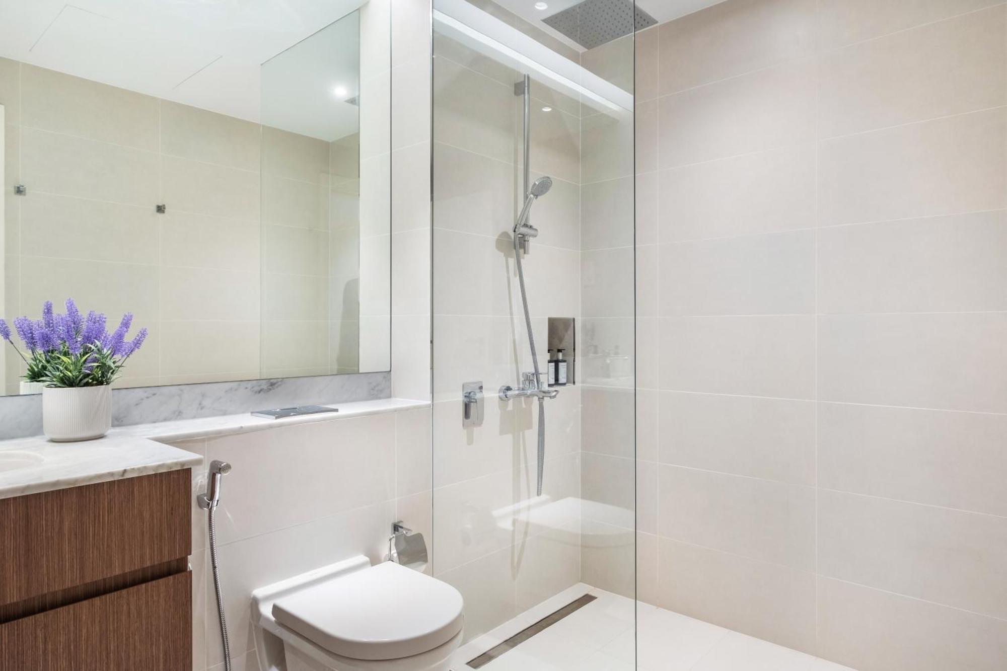 Spacious 1 Bed In La - 1 Min To The *