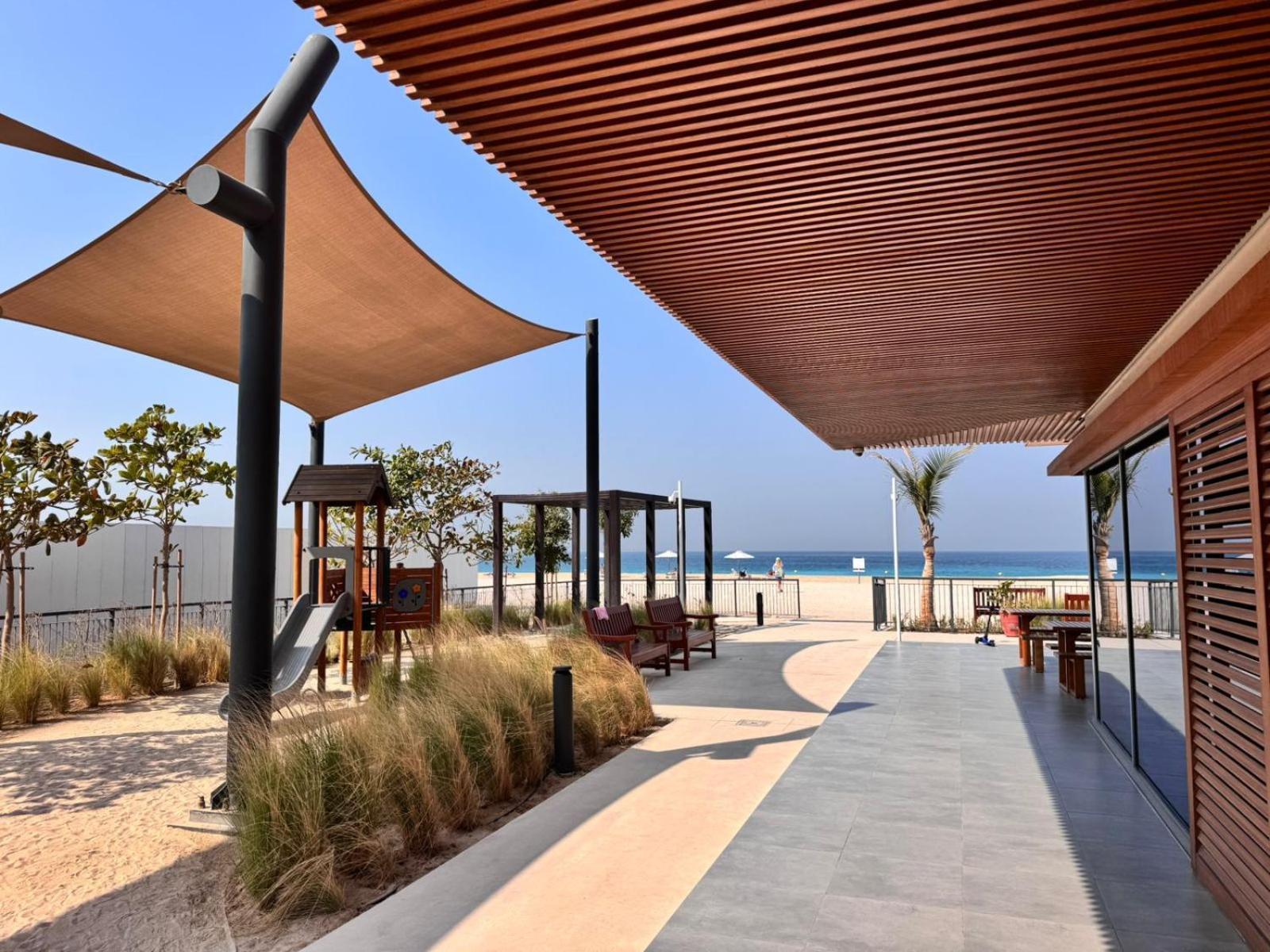 Apartment Spacious 1 Bed In La - 1 Min To The Dubai