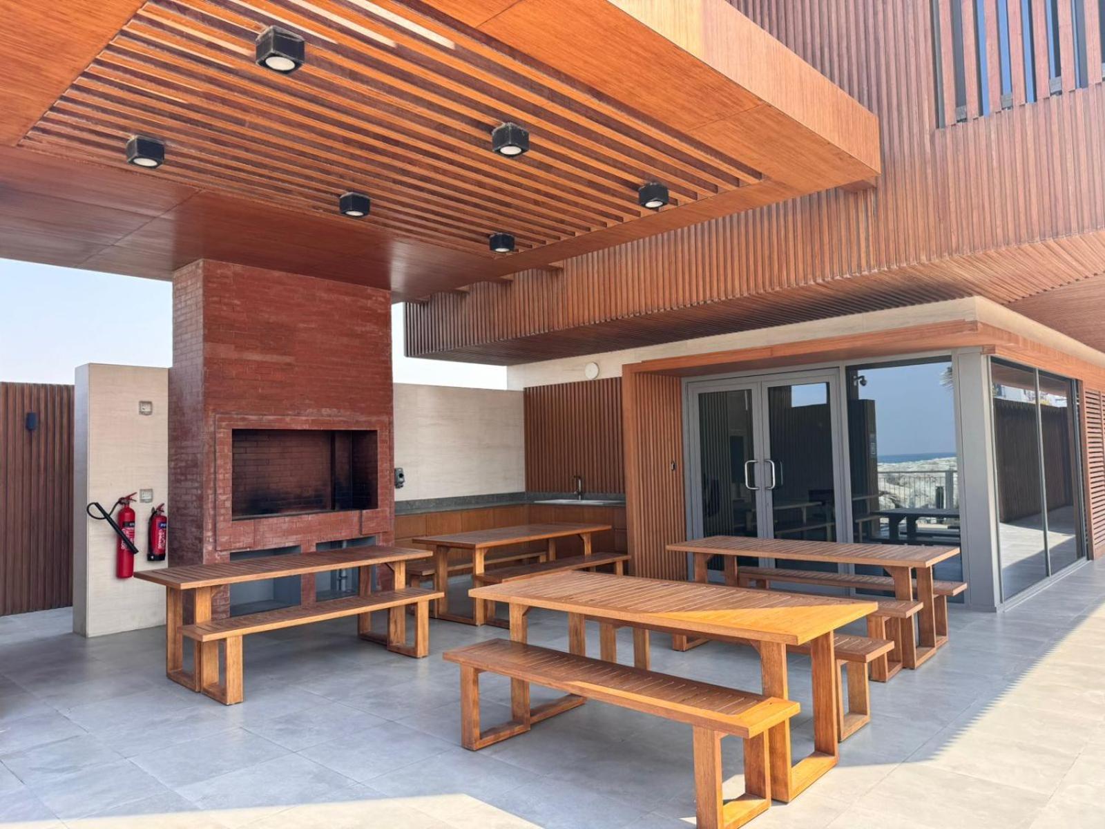 Spacious 1 Bed In La - 1 Min To The
