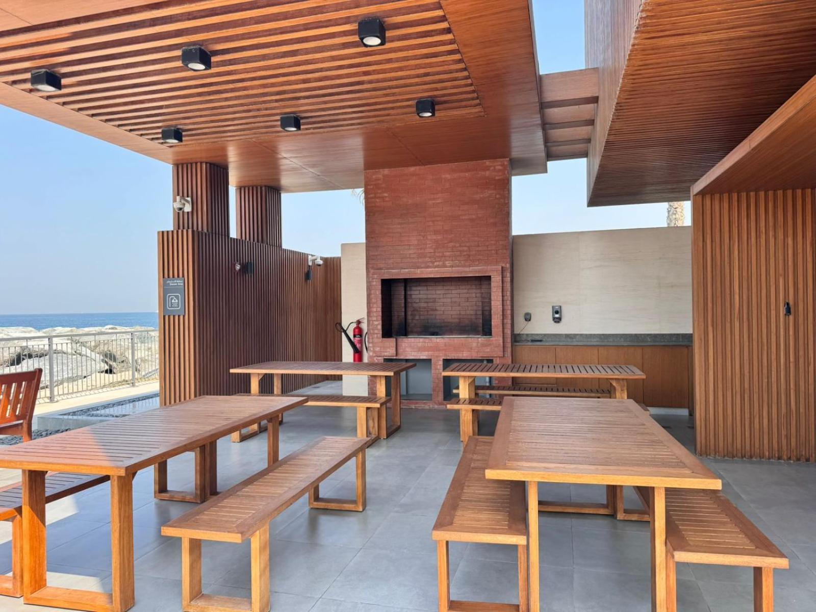 Spacious 1 Bed In La - 1 Min To The Apartment Dubai